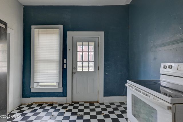 326 N Wall Avenue, Joplin, MO 64801