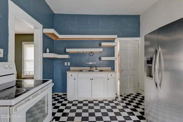 326 N Wall Avenue, Joplin, MO 64801