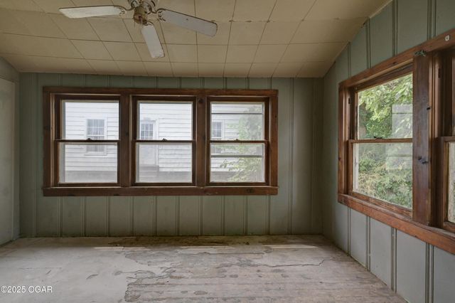 326 N Wall Avenue, Joplin, MO 64801