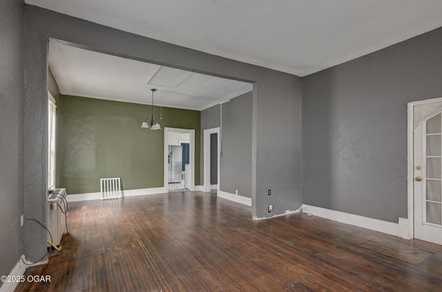 326 N Wall Avenue, Joplin, MO 64801