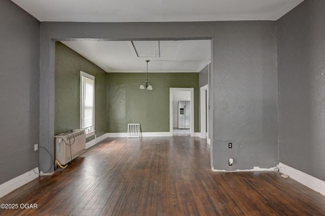 326 N Wall Avenue, Joplin, MO 64801