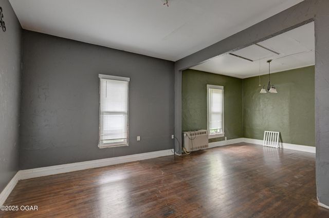 326 N Wall Avenue, Joplin, MO 64801