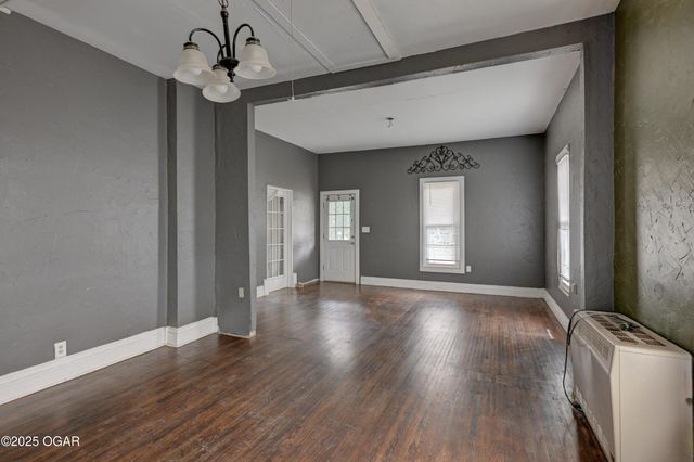 326 N Wall Avenue, Joplin, MO 64801