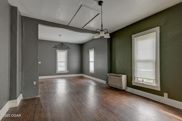 326 N Wall Avenue, Joplin, MO 64801