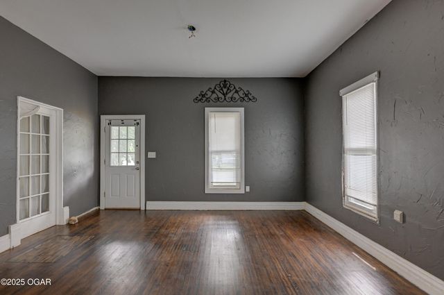 326 N Wall Avenue, Joplin, MO 64801