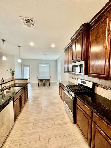 7517 Sable Creek Dr, Corpus Christi, TX 78414