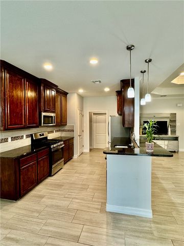 7517 Sable Creek Dr, Corpus Christi, TX 78414
