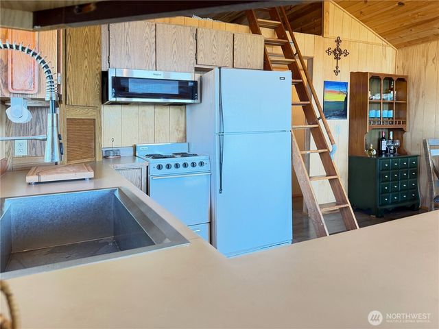 2 S Pilchuck Ave, Hat Island, WA 98206