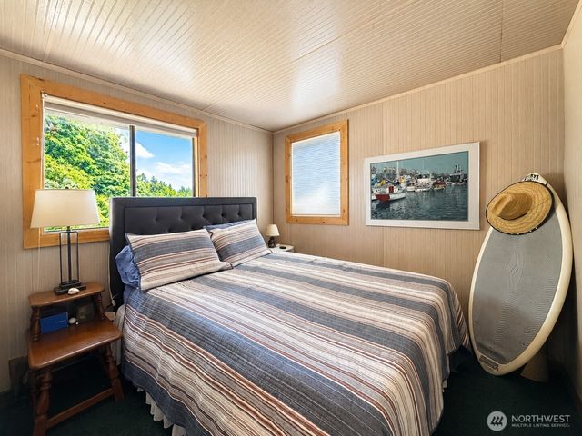 2 S Pilchuck Ave, Hat Island, WA 98206