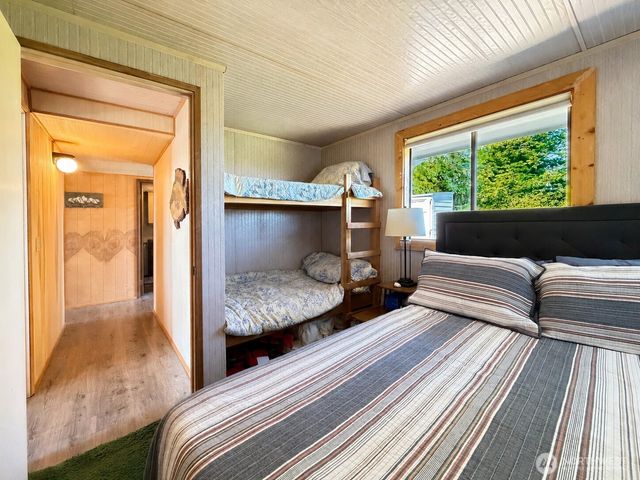 2 S Pilchuck Ave, Hat Island, WA 98206