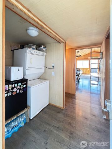 2 S Pilchuck Ave, Hat Island, WA 98206
