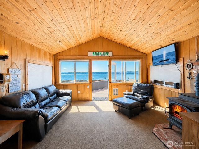 2 S Pilchuck Ave, Hat Island, WA 98206