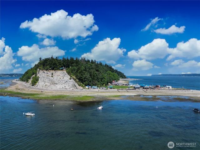 2 S Pilchuck Ave, Hat Island, WA 98206