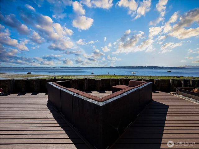 2 S Pilchuck Ave, Hat Island, WA 98206