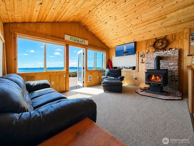 2 S Pilchuck Ave, Hat Island, WA 98206