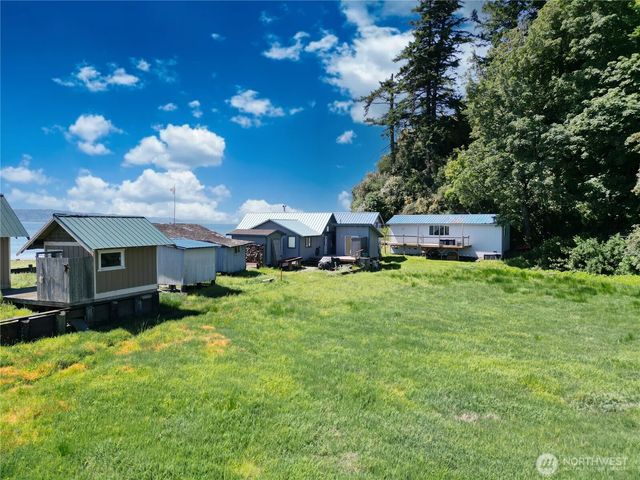 2 S Pilchuck Ave, Hat Island, WA 98206