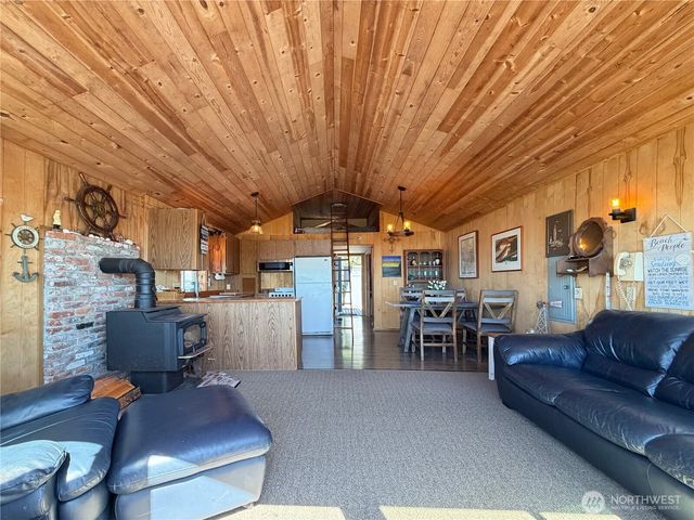 2 S Pilchuck Ave, Hat Island, WA 98206