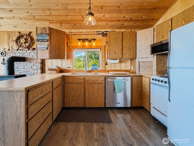 2 S Pilchuck Ave, Hat Island, WA 98206