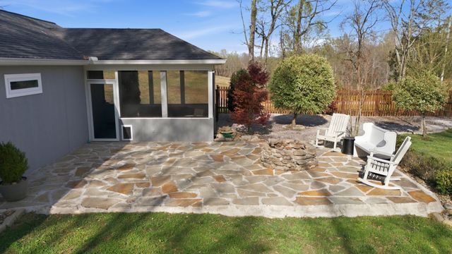 330 Burton Ridge Rd, Silver Point, TN 38582