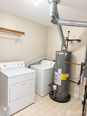 16 Wilmbelton Court, Edison, NJ 08820