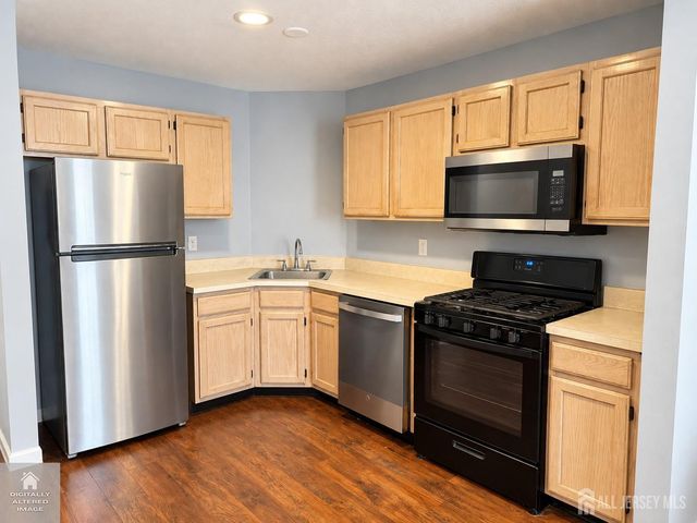 16 Wilmbelton Court, Edison, NJ 08820