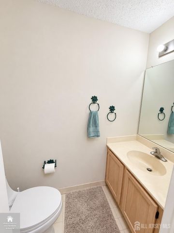 16 Wilmbelton Court, Edison, NJ 08820