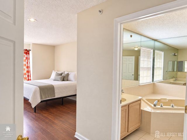 16 Wilmbelton Court, Edison, NJ 08820