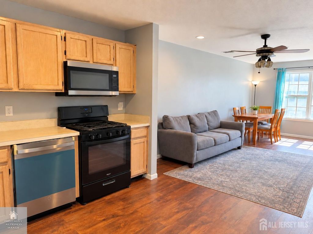 16 Wilmbelton Court, Edison, NJ 08820
