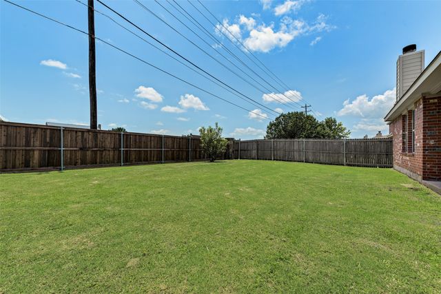 2046 Dripping Springs Drive, Forney, TX 75126