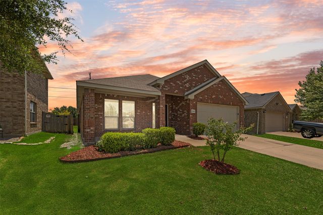 2046 Dripping Springs Drive, Forney, TX 75126