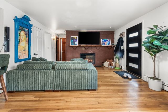 218 Warren, Watertown, MA 02472