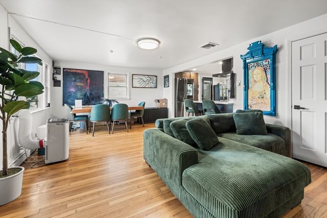 218 Warren, Watertown, MA 02472