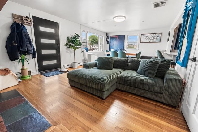 218 Warren, Watertown, MA 02472