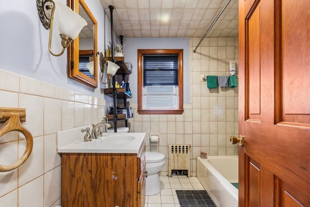 218 Warren, Watertown, MA 02472
