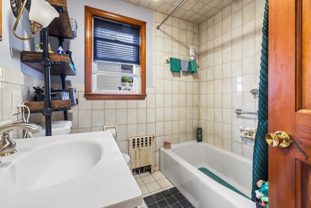 218 Warren, Watertown, MA 02472