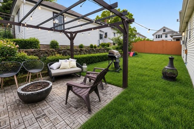 218 Warren, Watertown, MA 02472