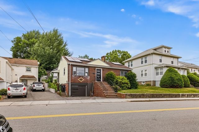 218 Warren, Watertown, MA 02472