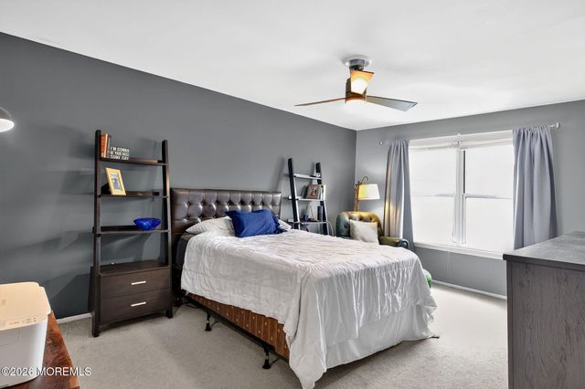 20 Karwatt Court, Sayreville, NJ 08872