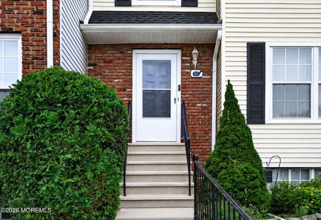 20 Karwatt Court, Sayreville, NJ 08872