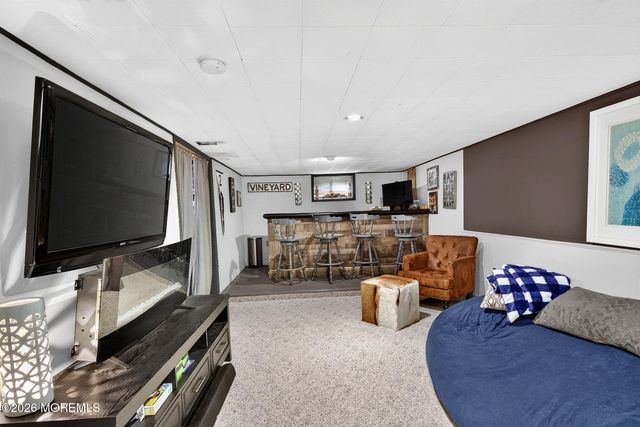 20 Karwatt Court, Sayreville, NJ 08872