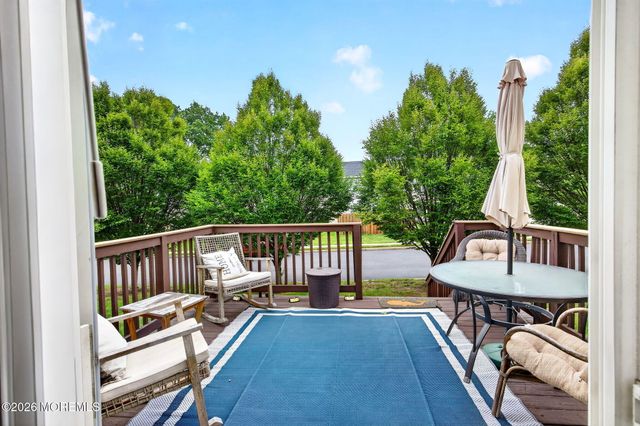 20 Karwatt Court, Sayreville, NJ 08872