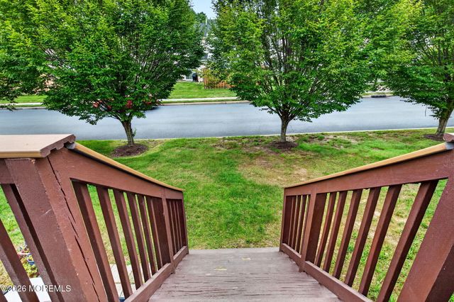 20 Karwatt Court, Sayreville, NJ 08872