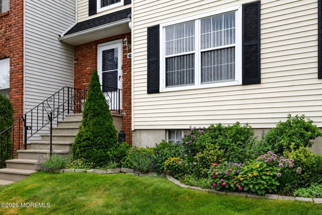 20 Karwatt Court, Sayreville, NJ 08872