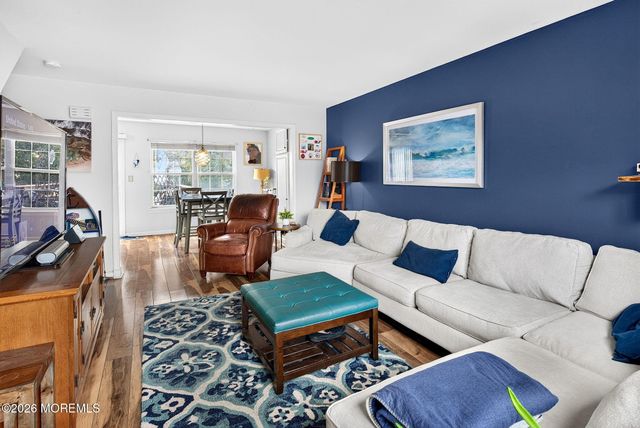 20 Karwatt Court, Sayreville, NJ 08872
