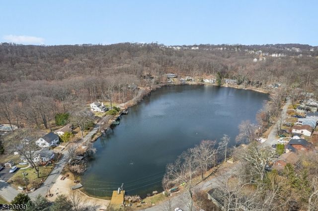 23 Harriet Way, Roxbury Twp., NJ 07850