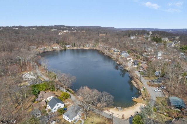 23 Harriet Way, Roxbury Twp., NJ 07850