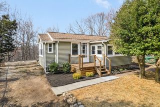 23 Harriet Way, Roxbury Twp., NJ 07850