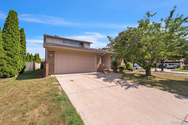 1541 Yellowbrick Road, Trenton, MI 48183