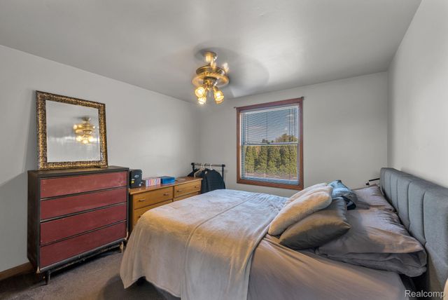 1541 Yellowbrick Road, Trenton, MI 48183
