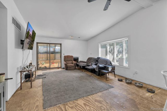 1541 Yellowbrick Road, Trenton, MI 48183